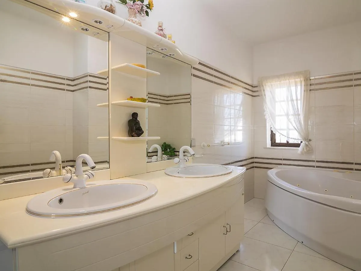 Villa Villa Quinta Do Sol By Interhome Armacao de Pera